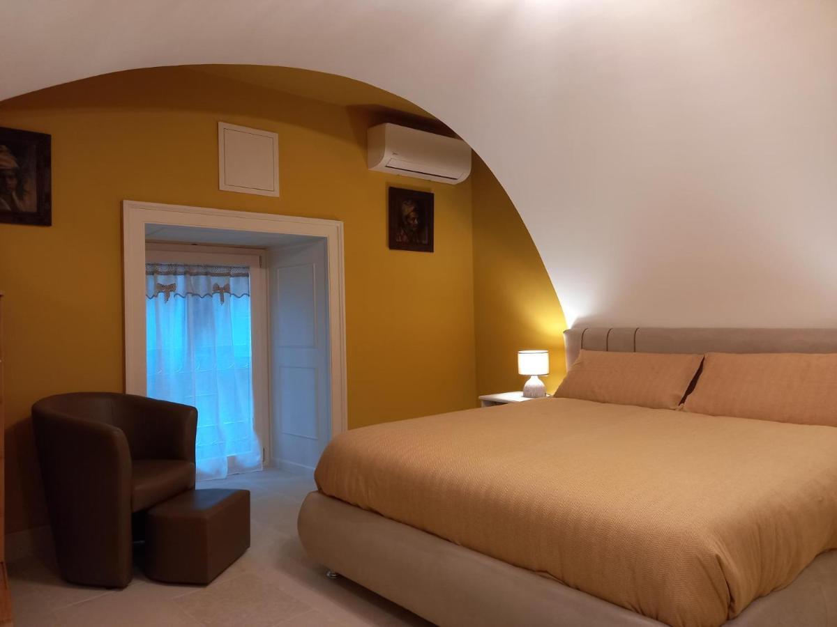 Le Petit Palais - Naples Bed & Breakfast Exterior photo