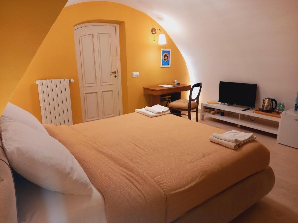 Le Petit Palais - Naples Bed & Breakfast Exterior photo